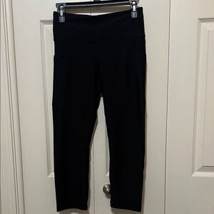 Old Navy Women's Black athletic leggings. Size M. Brand new. No tag.